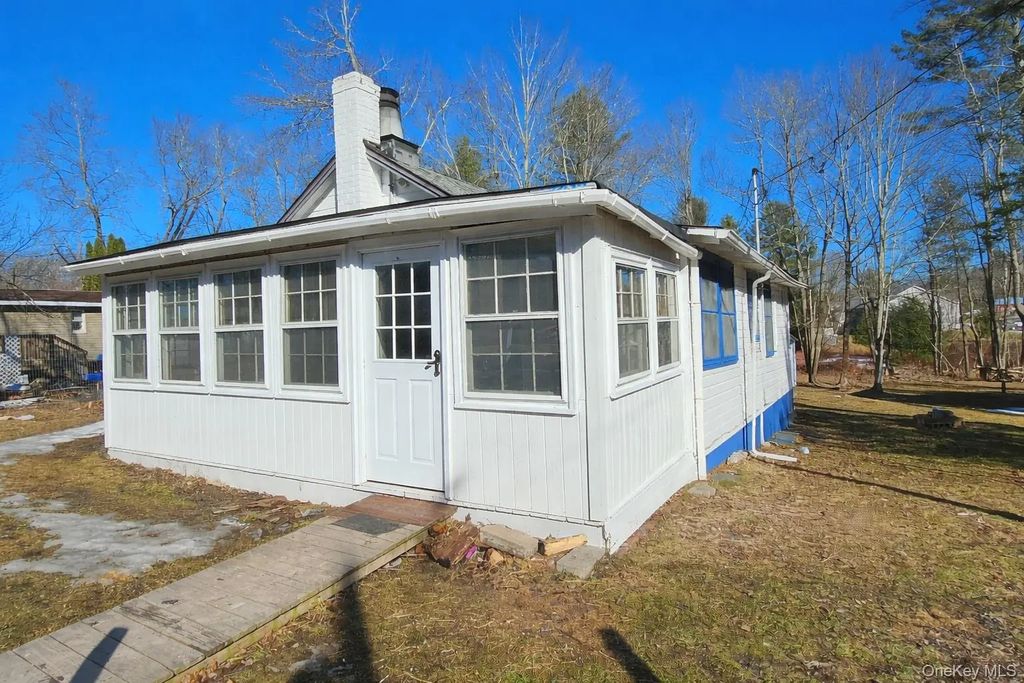 8 Central Avenue, White Lake