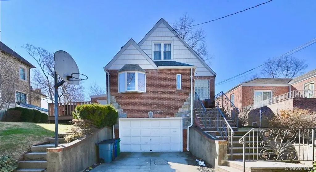 18432 Cambridge Road, Jamaica Estates