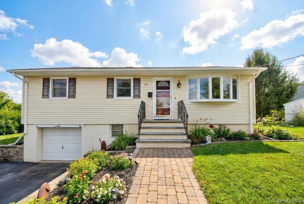 32 Highland Avenue, Warwick