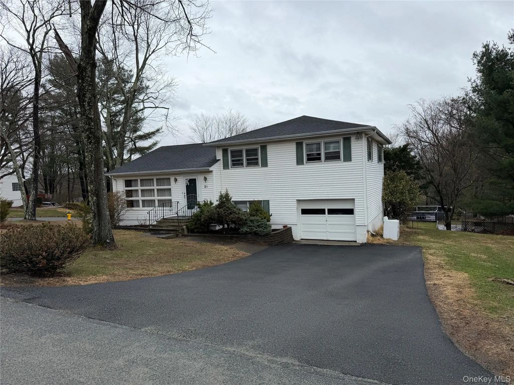 21 Crescent Place, Monroe