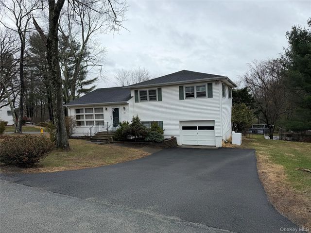 21 Crescent Place, Monroe
