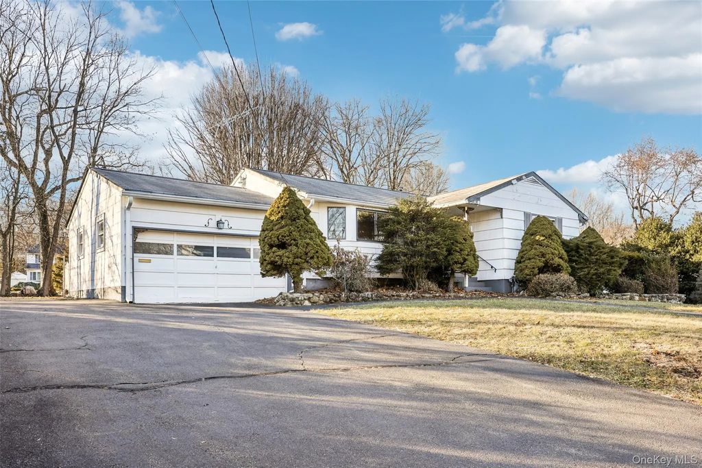 25 Freund Drive, Nanuet