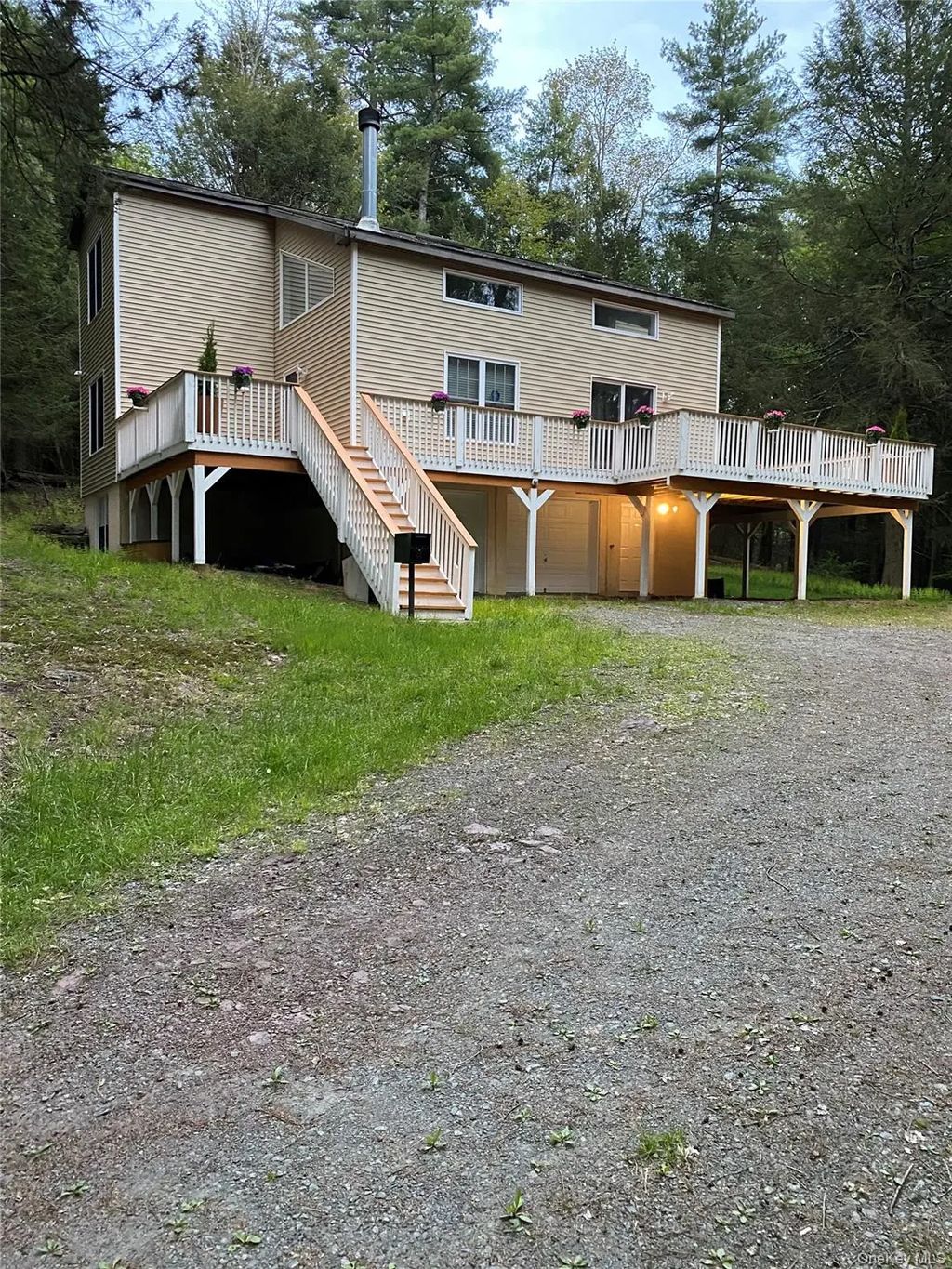 44 Lester Lane, Bethel
