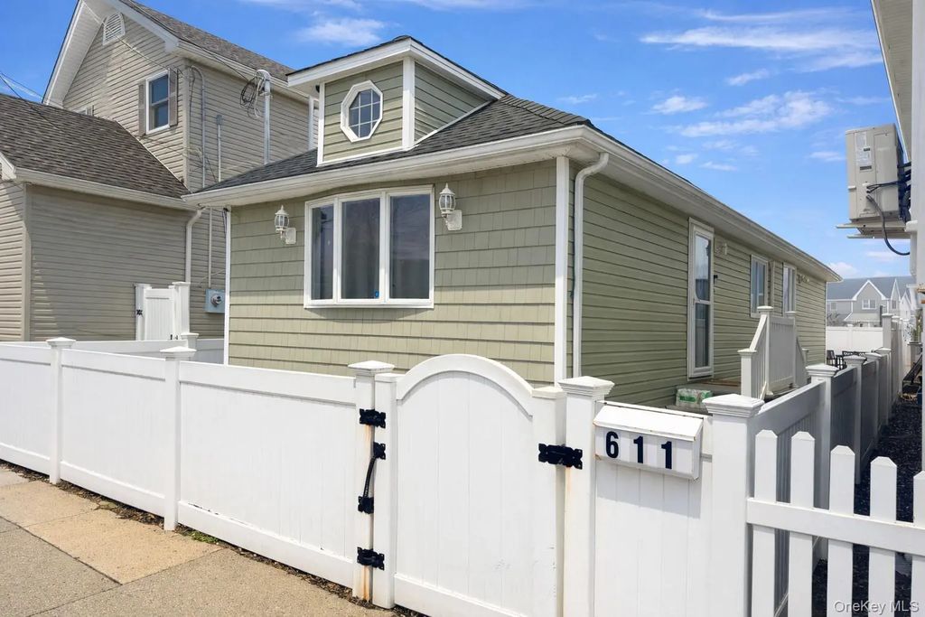 611 West Road, Broad Channel