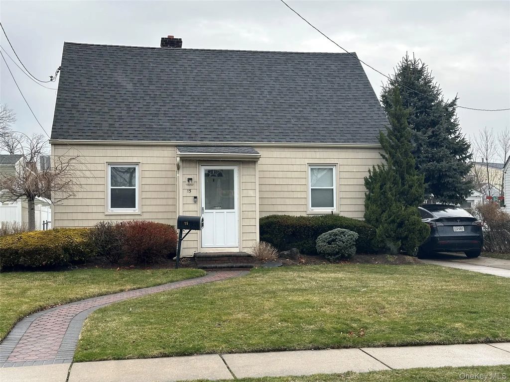 15 N Brook Drive, Valley Stream