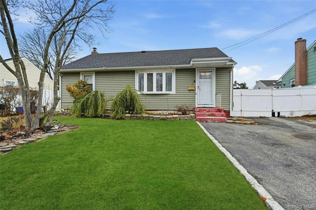 135 Cumberbach Street, Wyandanch