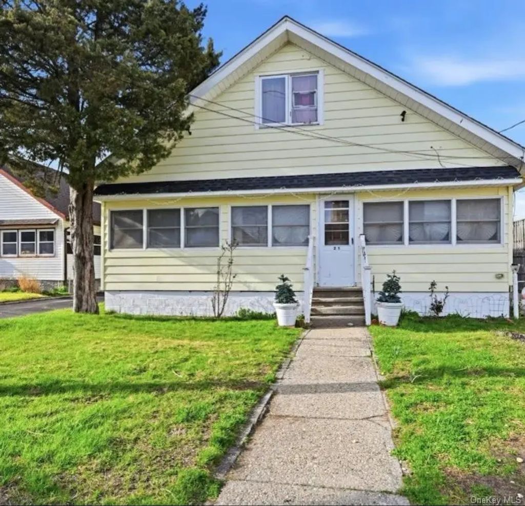21 Locust Street, Riverhead