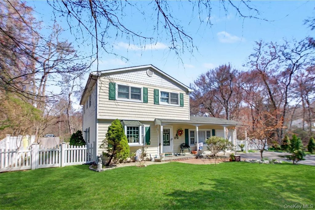 89 Sportsmen Street, Central Islip