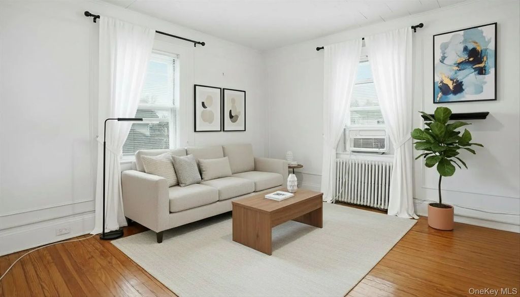 74 Lexington Avenue, Franklin Square
