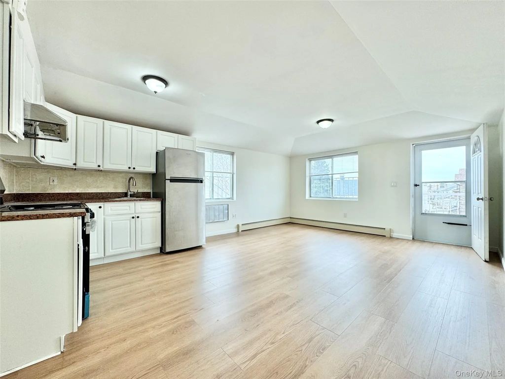 57-39 Mazeau Street # 3rd Fl, Maspeth