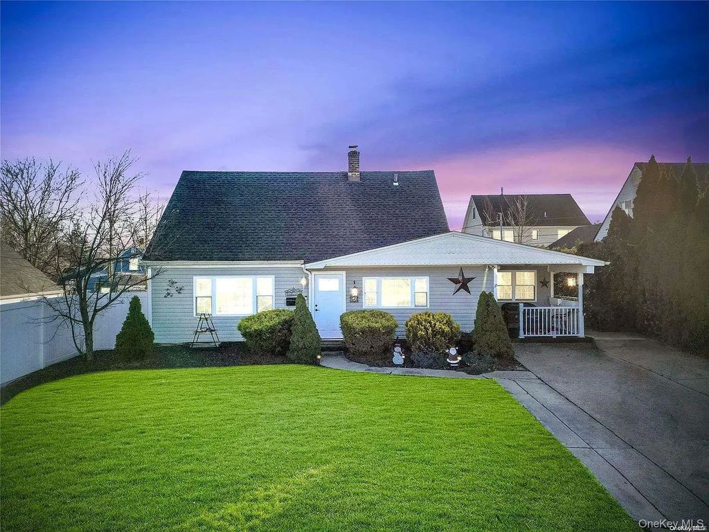50 Tower Lane, Levittown