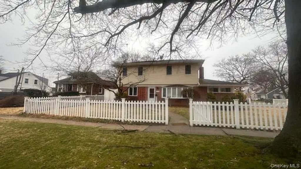 1240 Langdon Boulevard, Rockville Centre