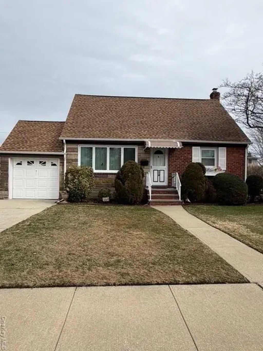 118 Carol Road, East Meadow
