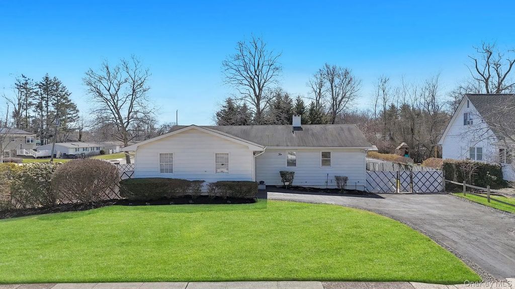 10 Sutton Place, Ronkonkoma