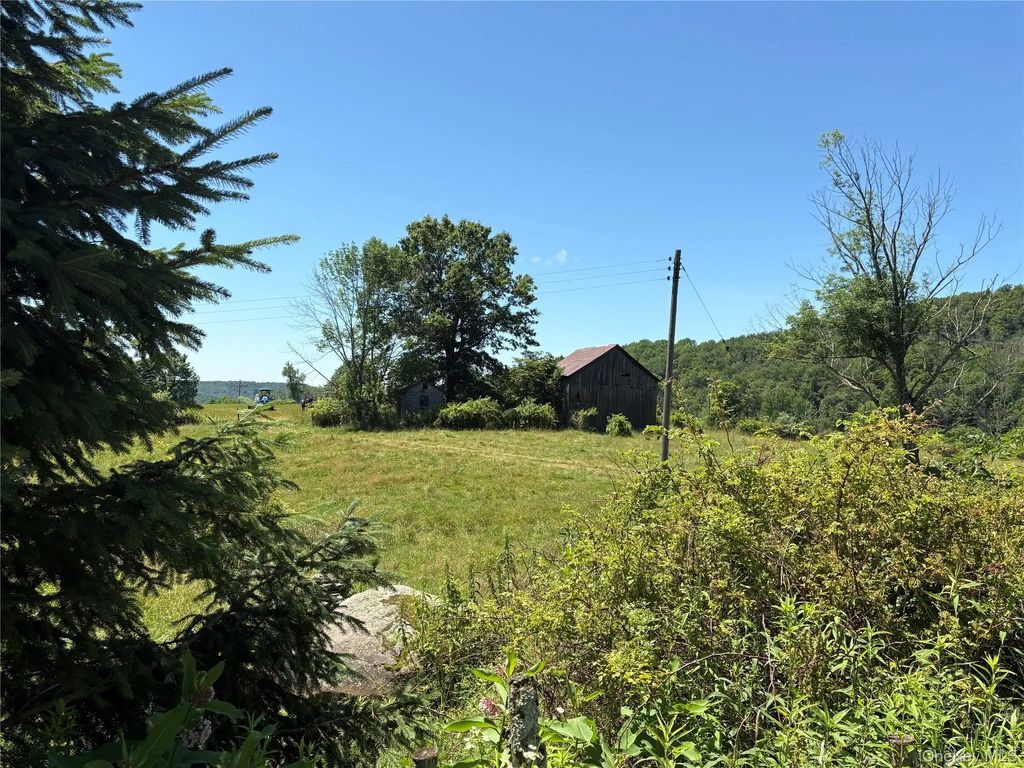 14 Frelich Rd/t R 28, Fremont Center