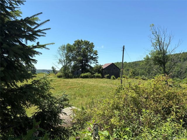14 Frelich Rd/t R 28, Fremont Center