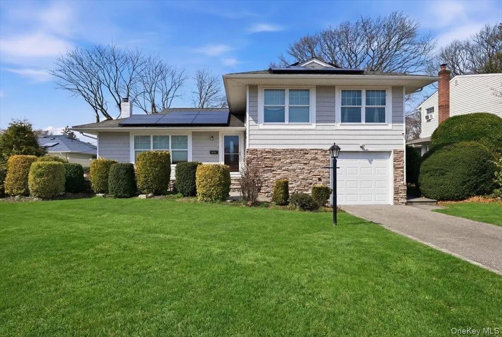 1419 Eric Lane, East Meadow
