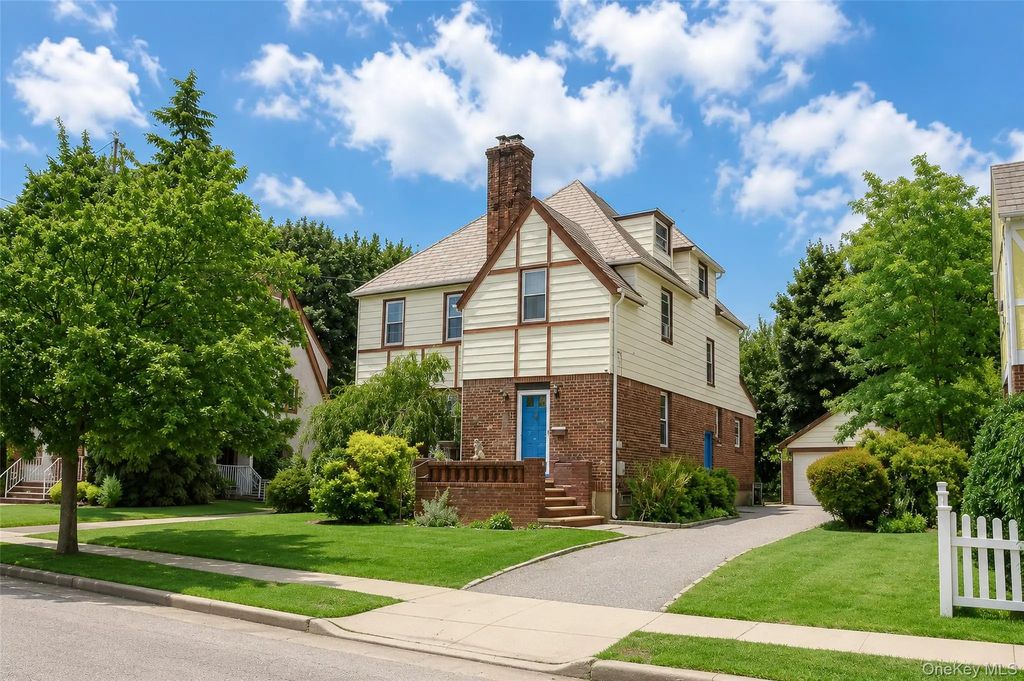 42 Mead Street, Hempstead