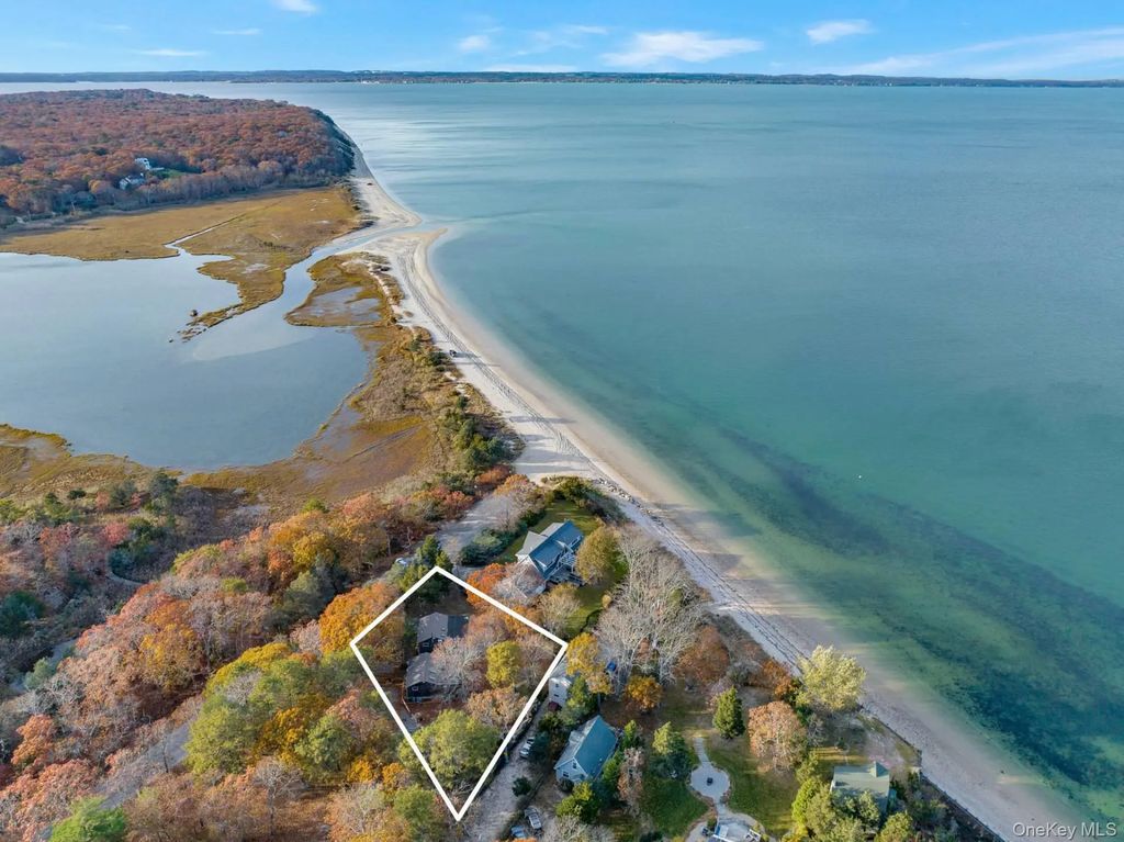 14 E Landing Road, Hampton Bays