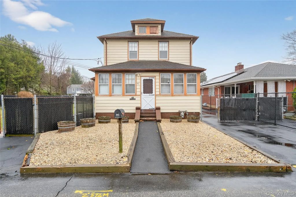 40 E 24th Street, Huntington Station