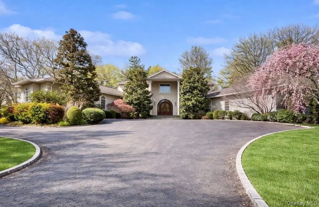 406 Duck Pond, Locust Valley