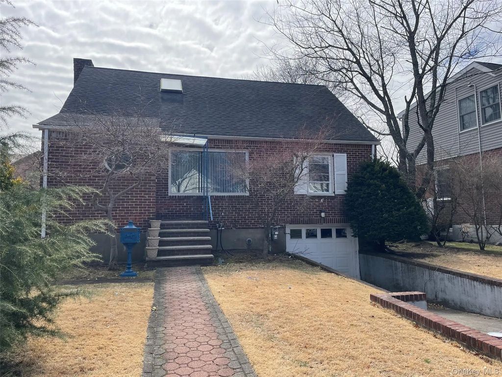 8 Cameron Lane, Valley Stream