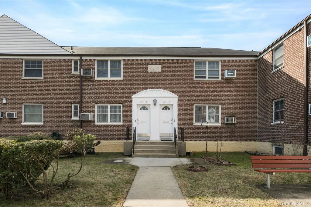 255-14 61st Ave # 14, Little Neck