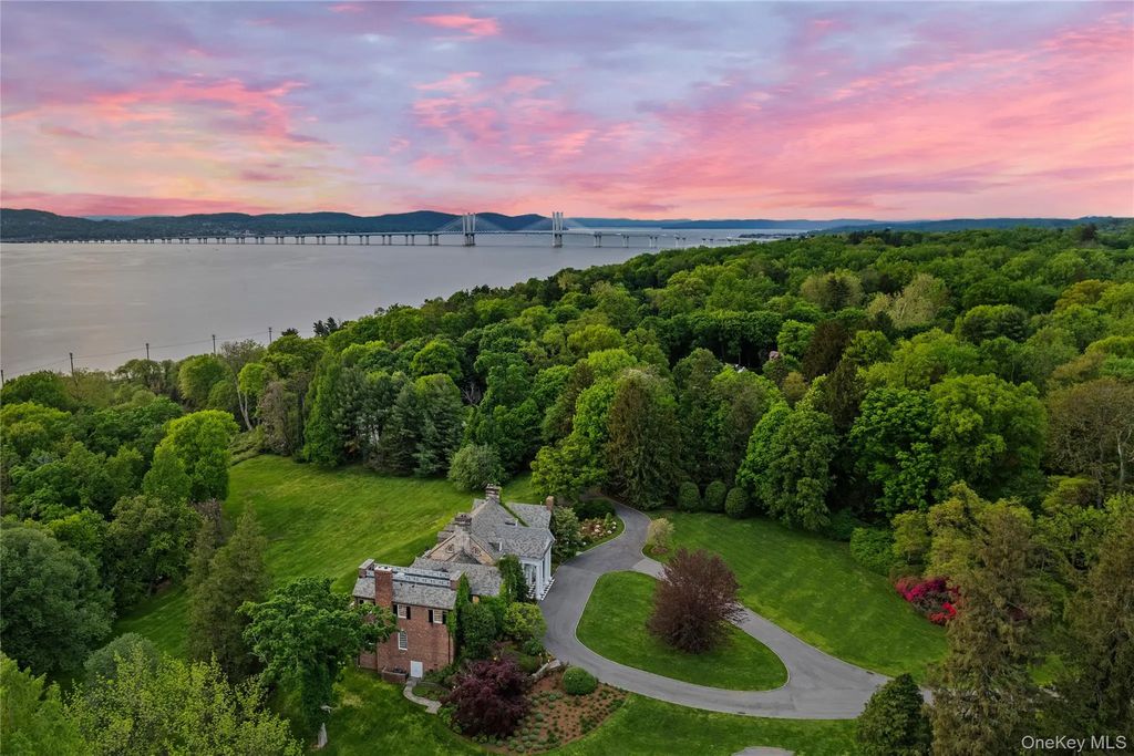2 Fargo Lane, Irvington