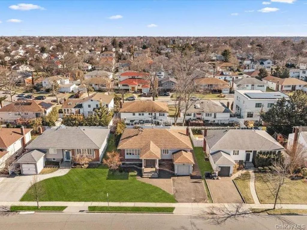 844 Flanders Drive, Valley Stream