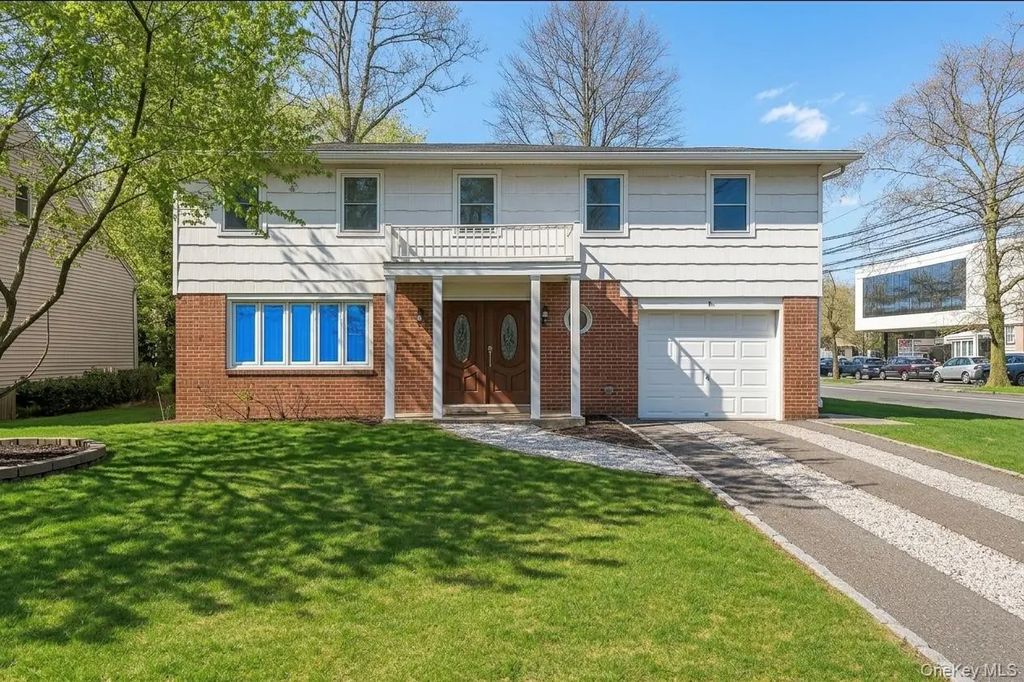 2 Pickwood Lane, Great Neck