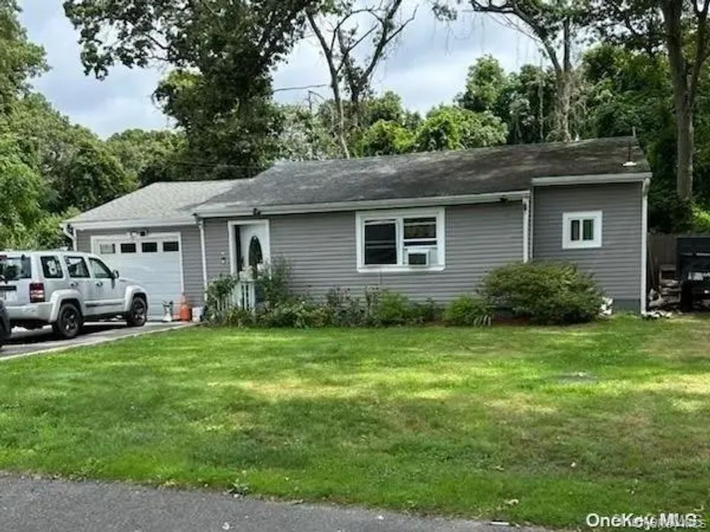 87 Gould Road, Centereach