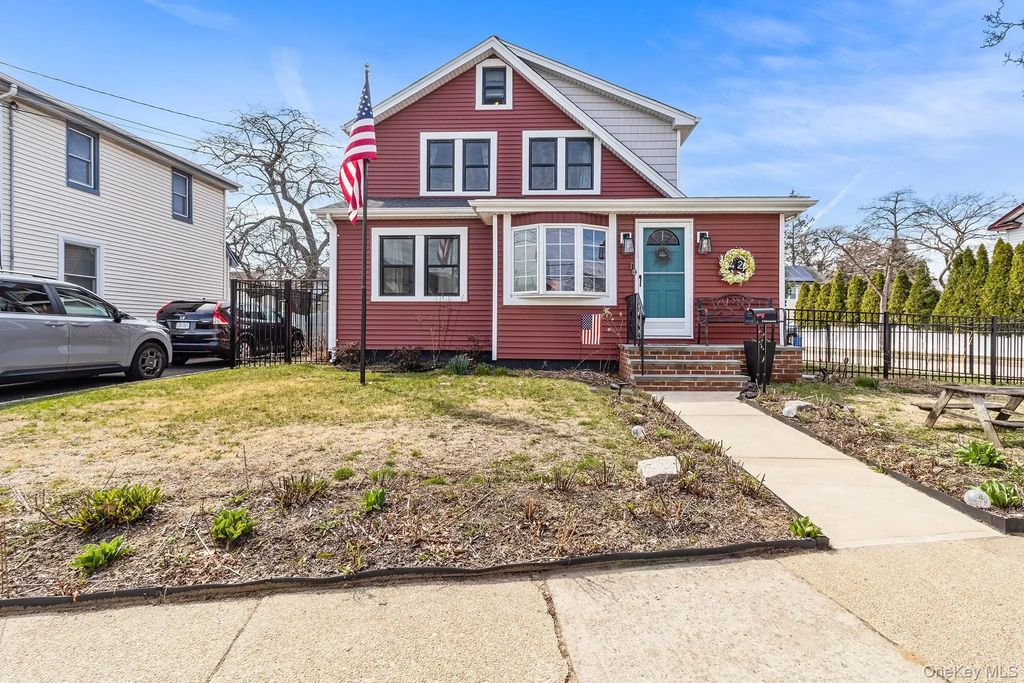 42 Robertson Road, Lynbrook