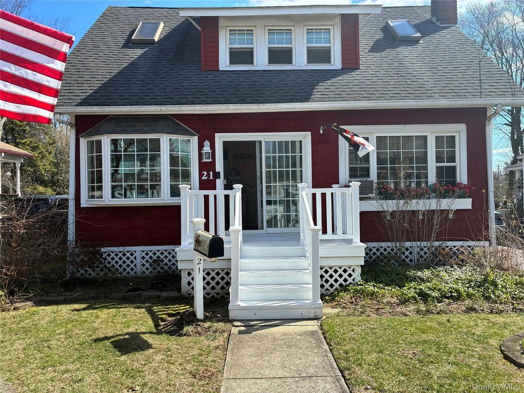 21 Wellington Place, Amityville