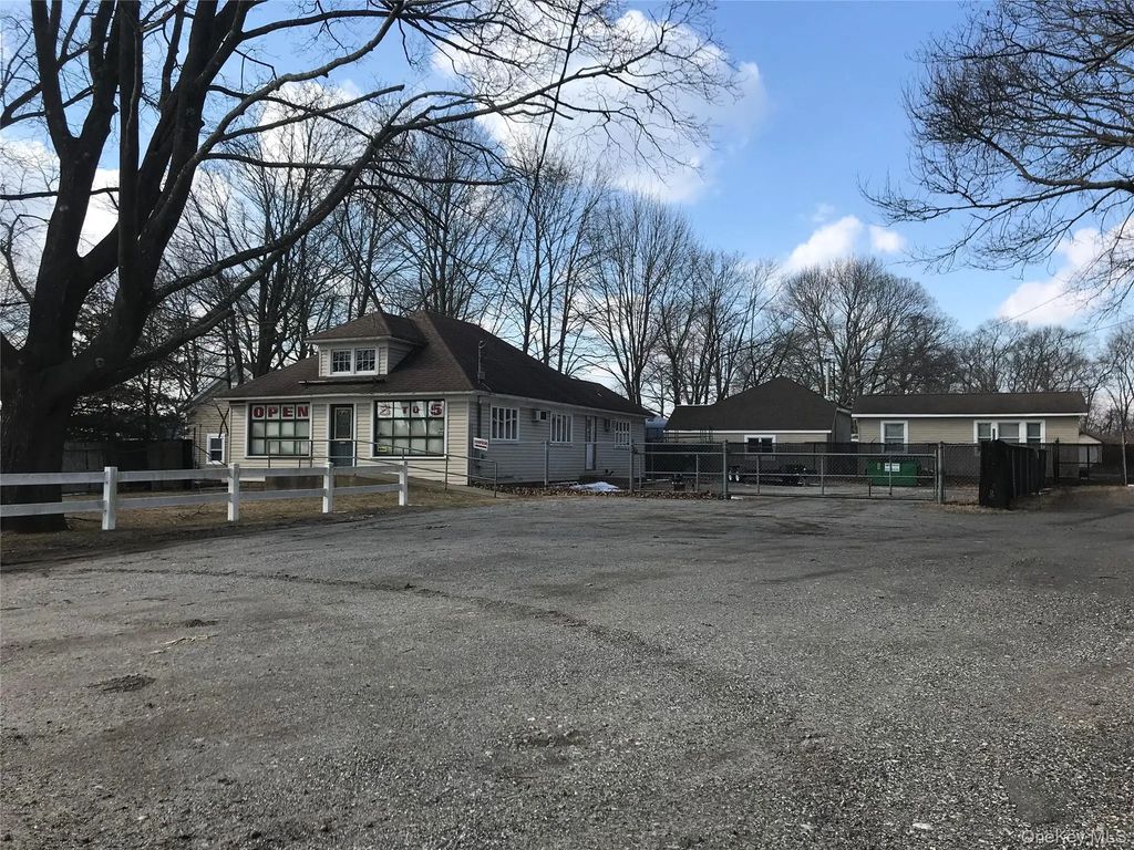 1115 Montauk Highway, East Patchogue