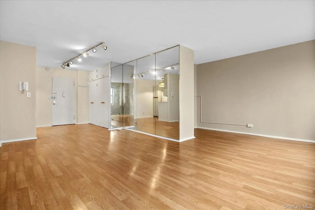 87-15 165th Street # 4b, Jamaica