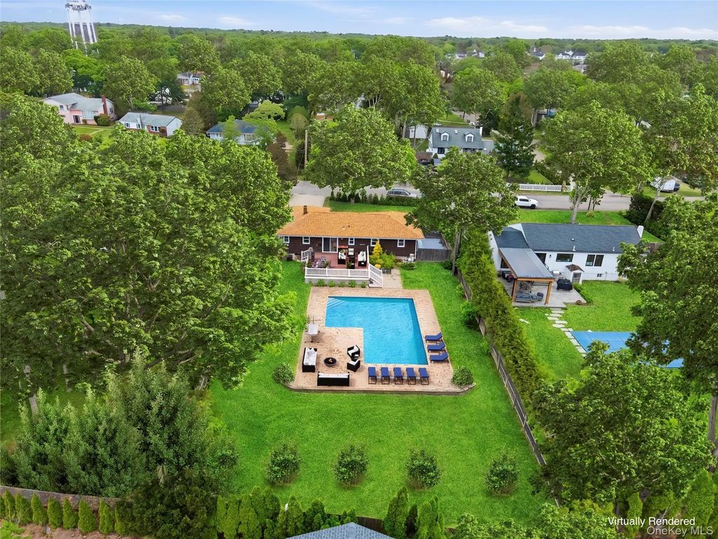 5 Argonne Road W, Hampton Bays