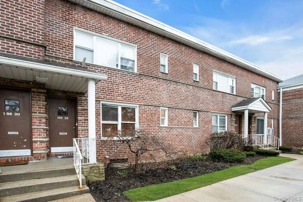 198-28 Pompeii Avenue # 1a, Holliswood