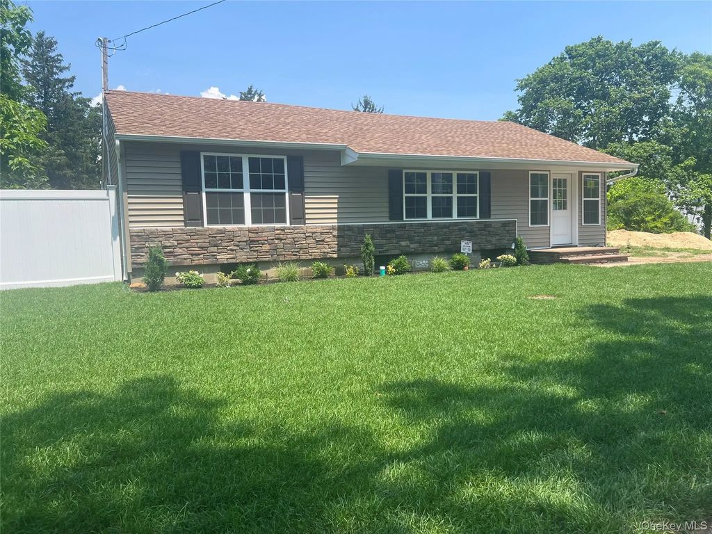 159 Alexander Avenue, Holbrook