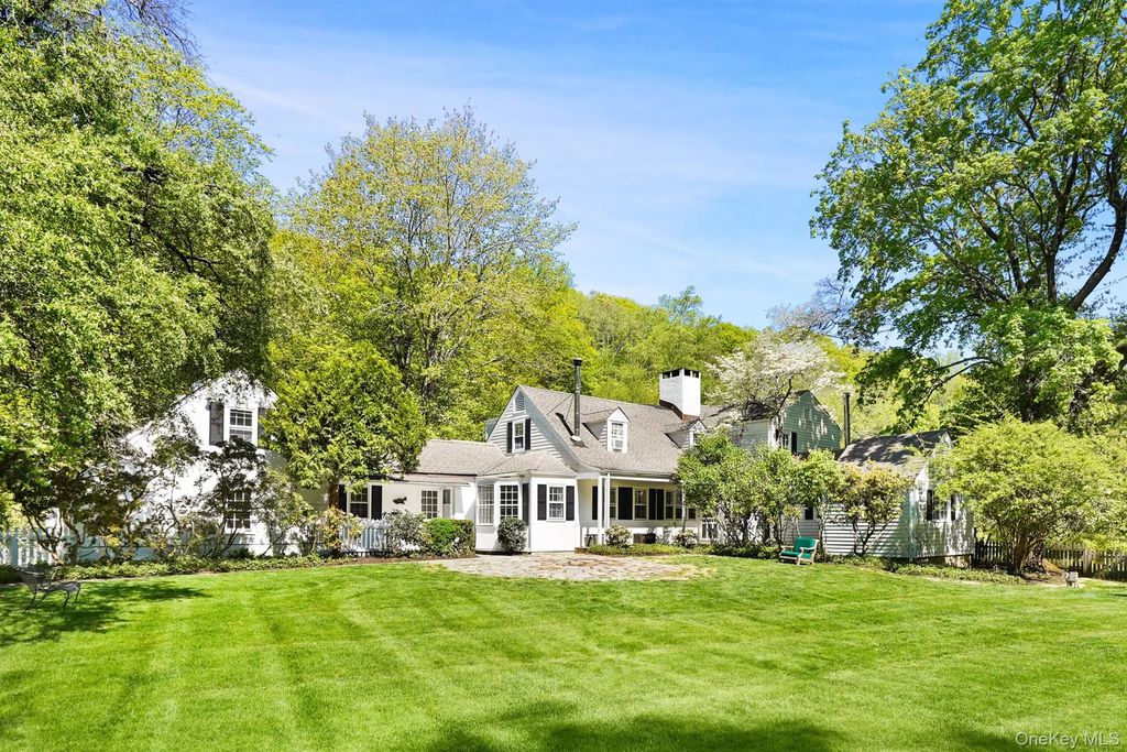 123 & 135 Mianus River Road, Bedford
