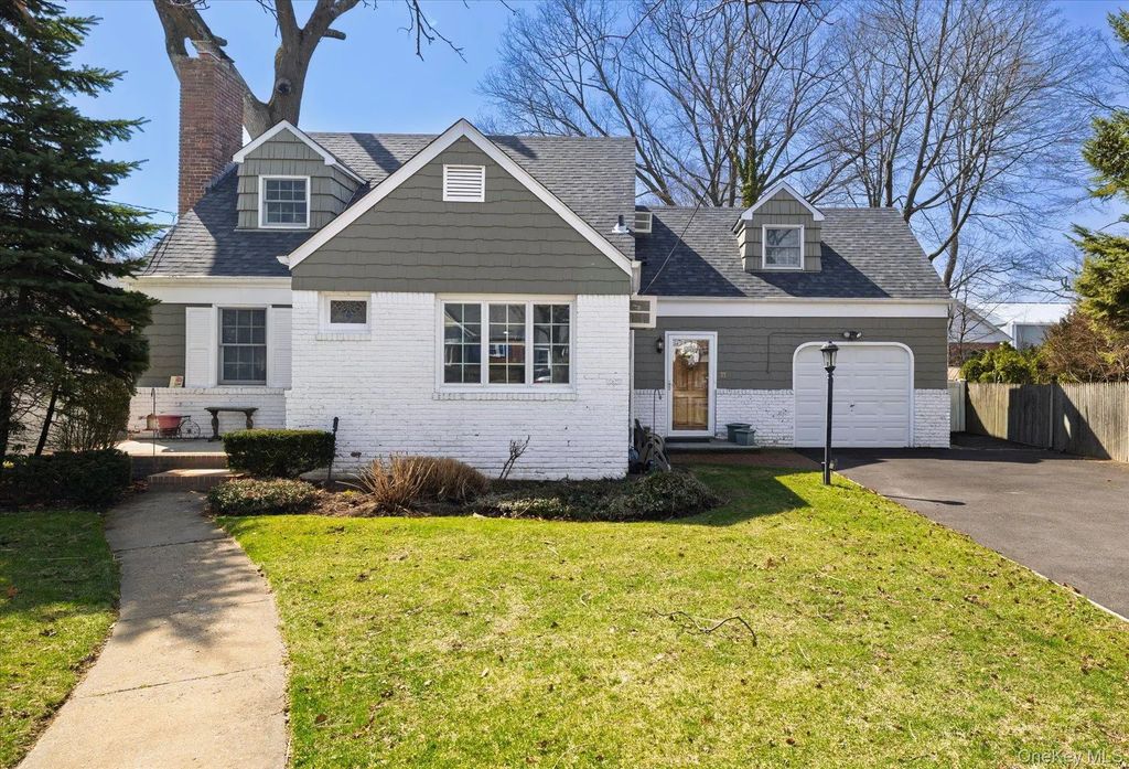 11 Maple Street, Malverne