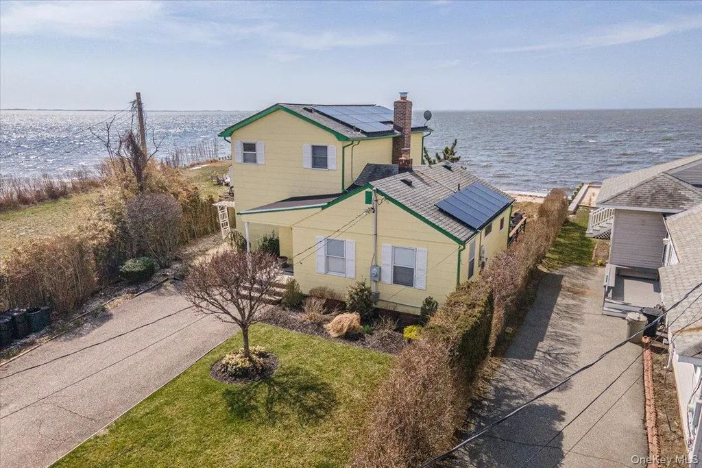 2 Shore Road, East Patchogue