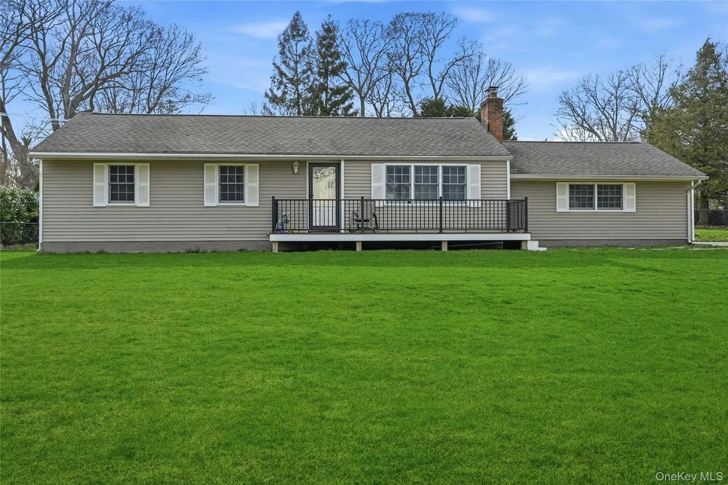 8 Kemswick Drive, Stony Brook