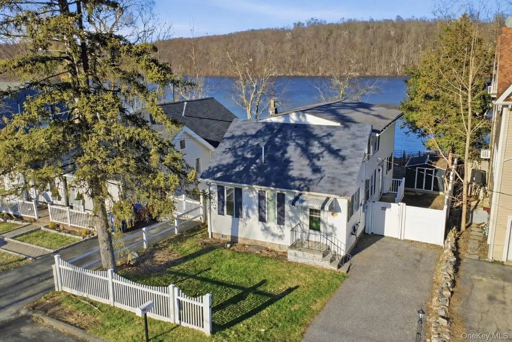 203 Lake Shore Drive, Mahopac