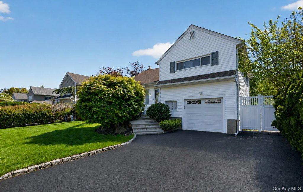 9 Marilyn Boulevard, Plainview