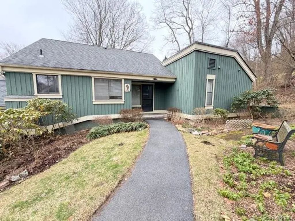 39 Heritage Hills # B, Somers