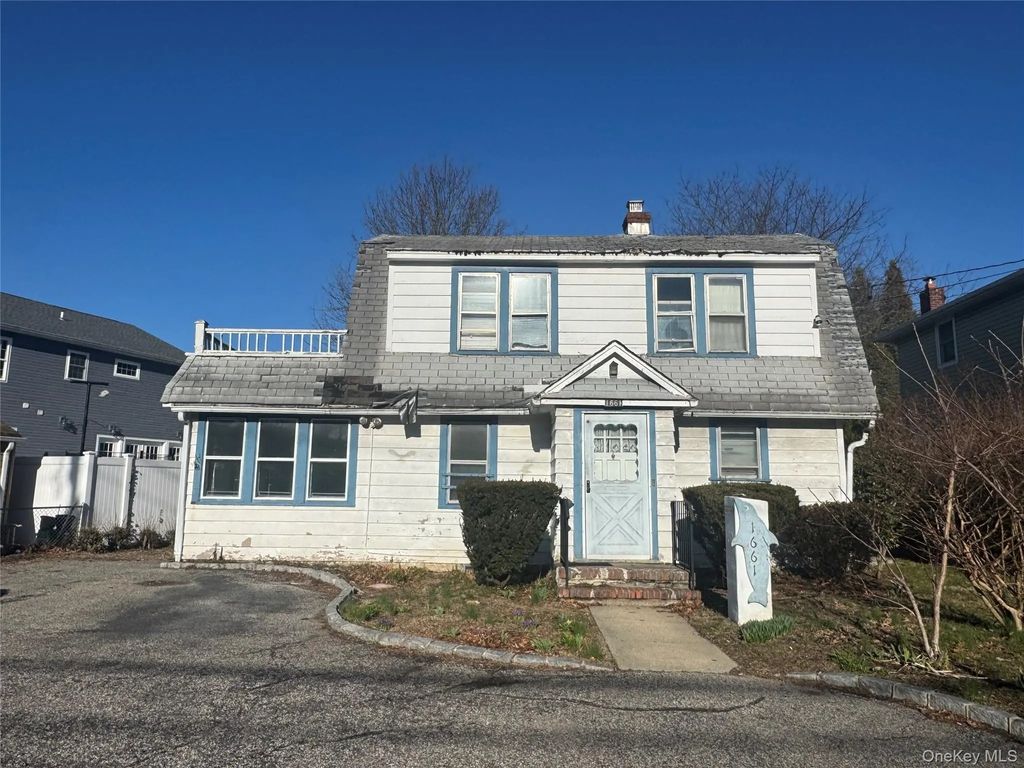1661 Prospect Avenue, East Meadow