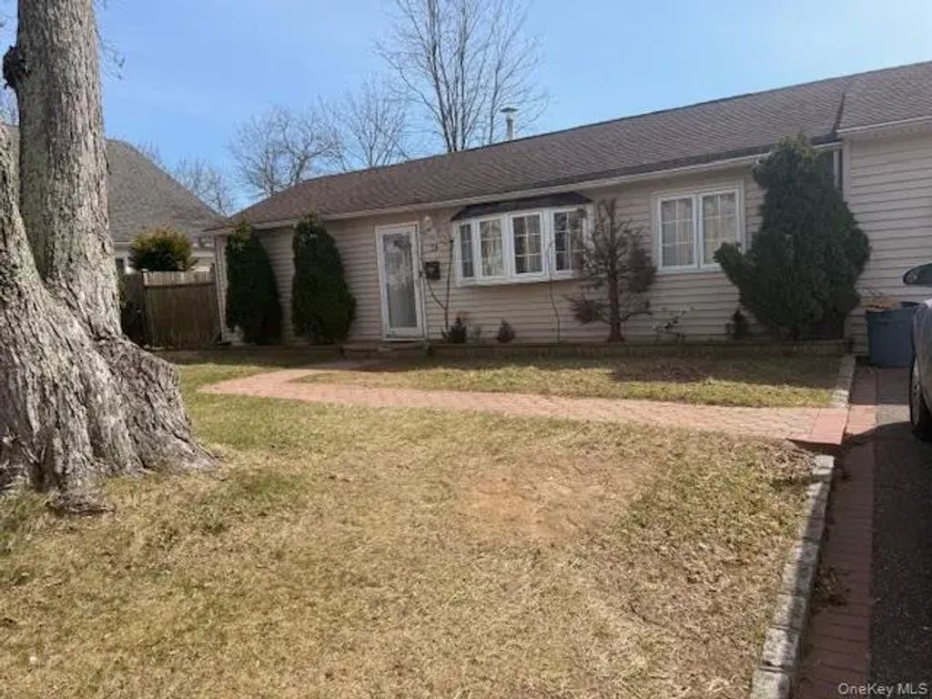 30 Tamarack Street, Central Islip