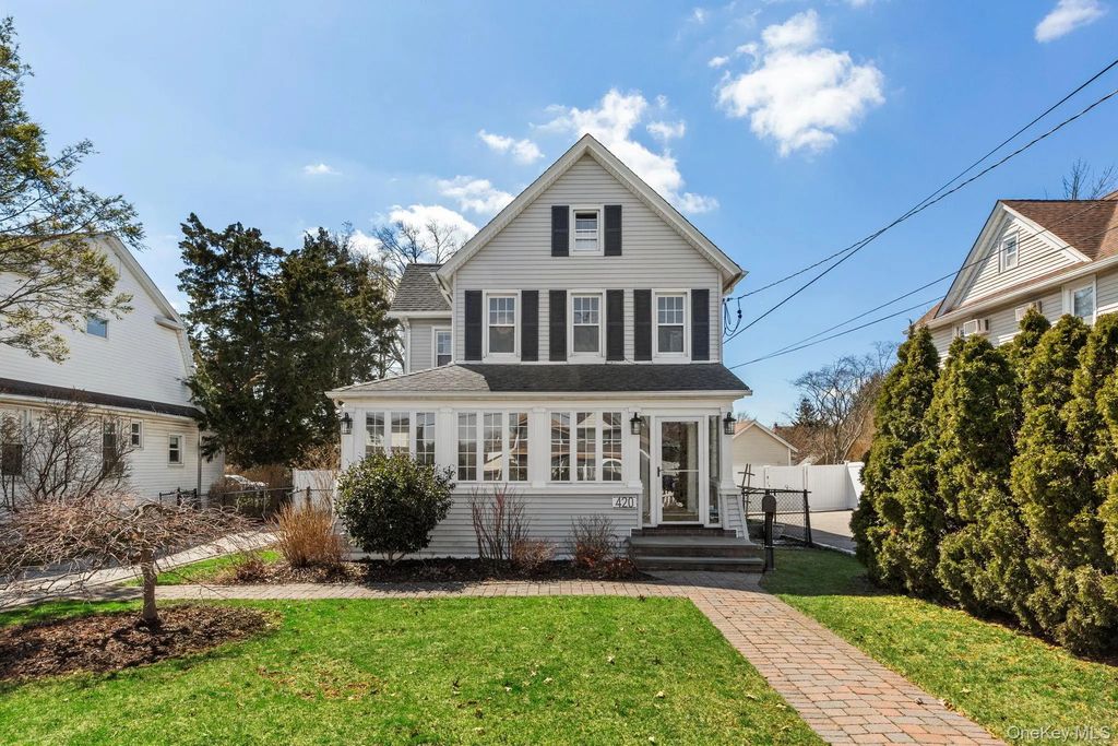 420 Scranton Avenue, Lynbrook