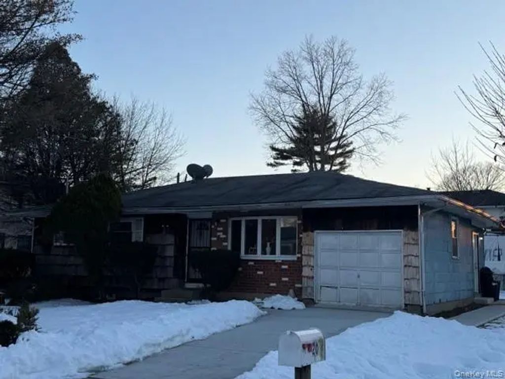 20 S 31st Street, Wyandanch