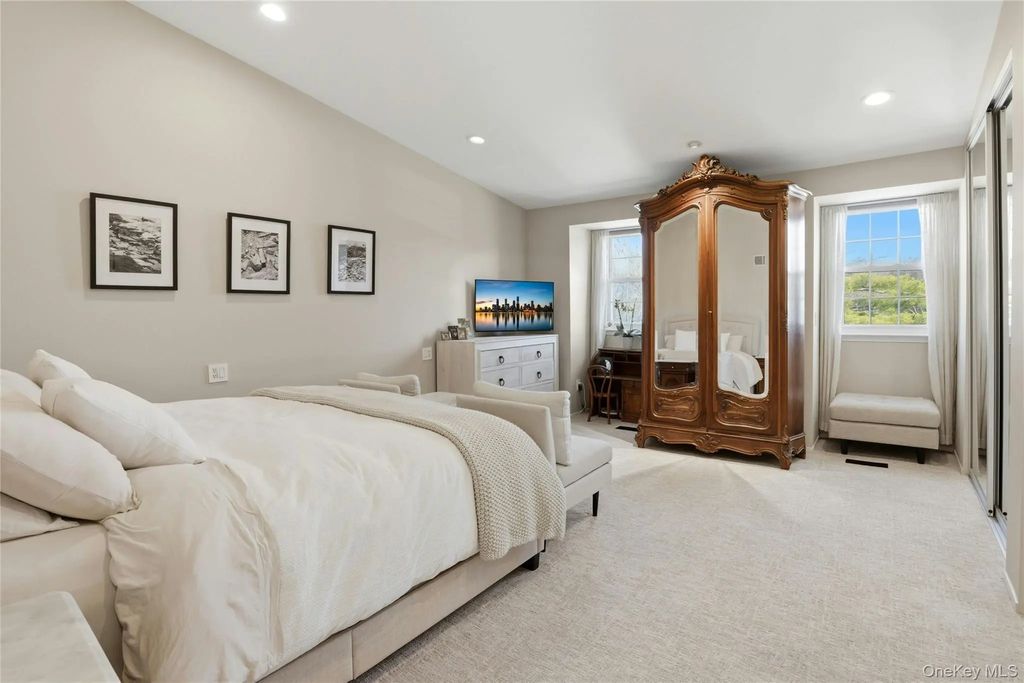 78 Hidden Ridge Drive, Syosset